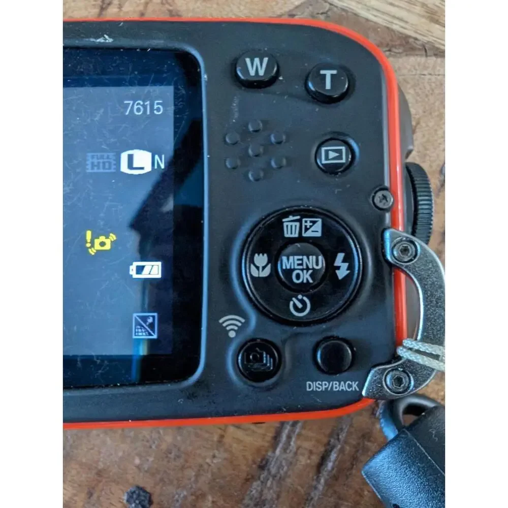 Fujifilm FinePix XP70 16.4 Mega Pixels 5x Optical Zoom Compact Digital Camera 🍊